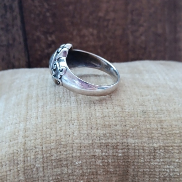 Silver Ring - Picture 2 of 12